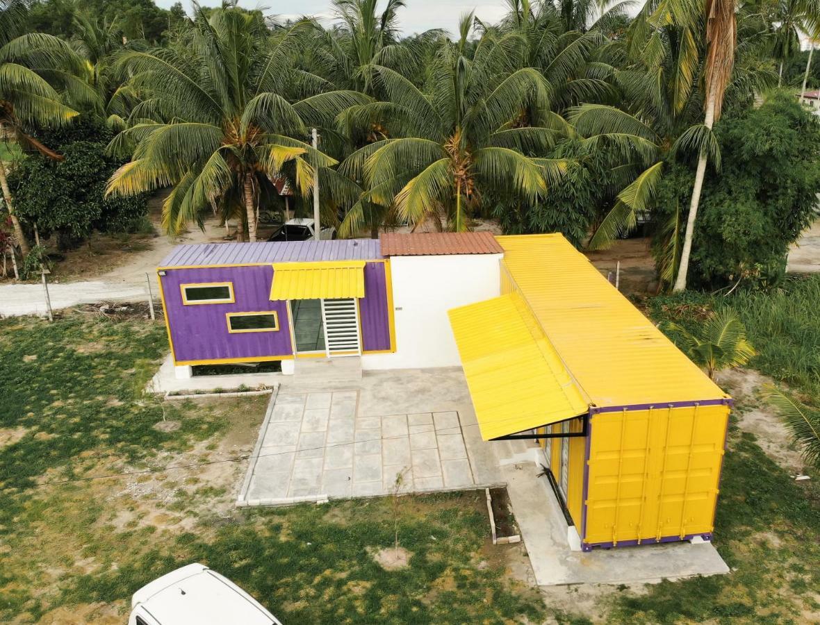 Purple Cube At Lumut Cube Homestay Kontena Εξωτερικό φωτογραφία