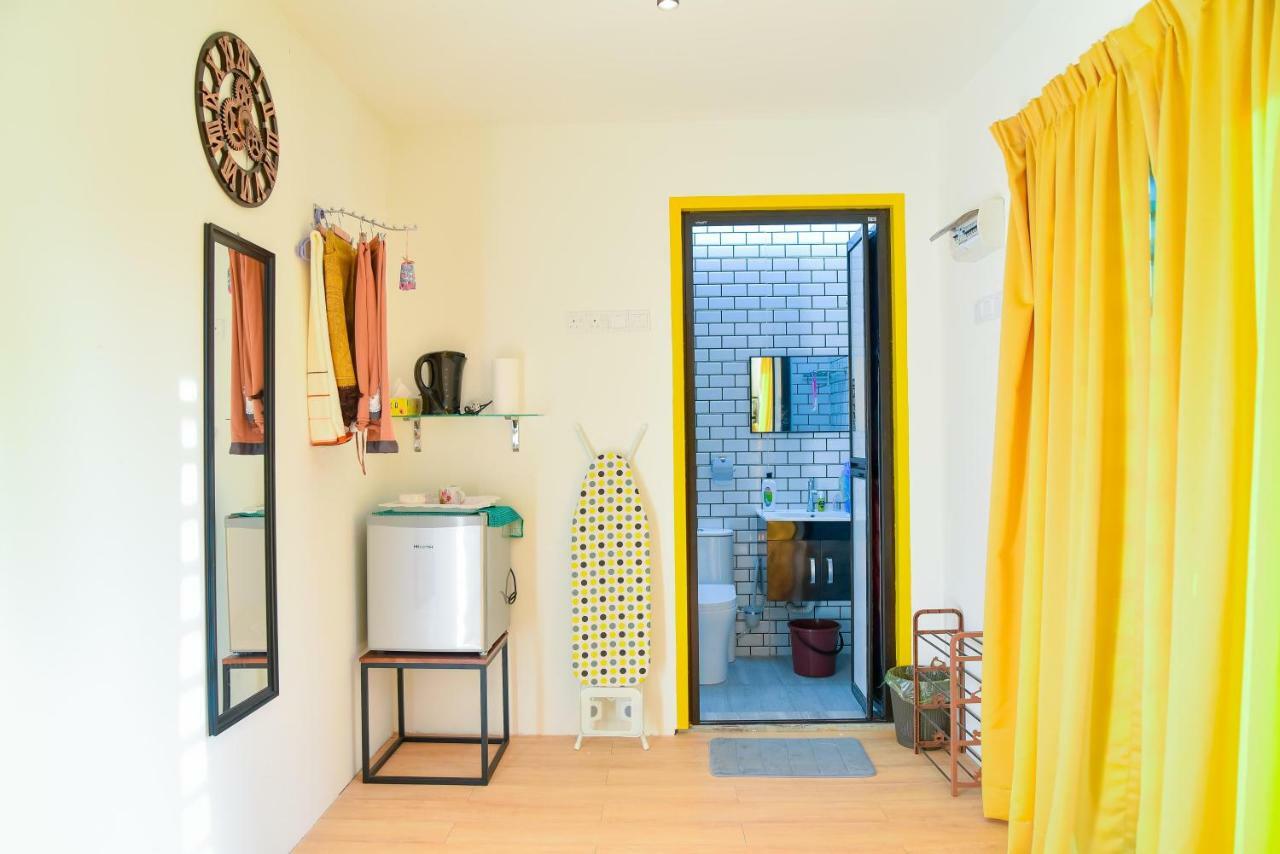 Purple Cube At Lumut Cube Homestay Kontena Εξωτερικό φωτογραφία