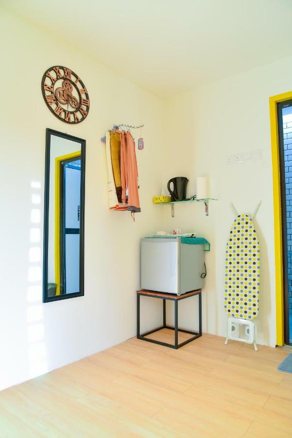 Purple Cube At Lumut Cube Homestay Kontena Εξωτερικό φωτογραφία