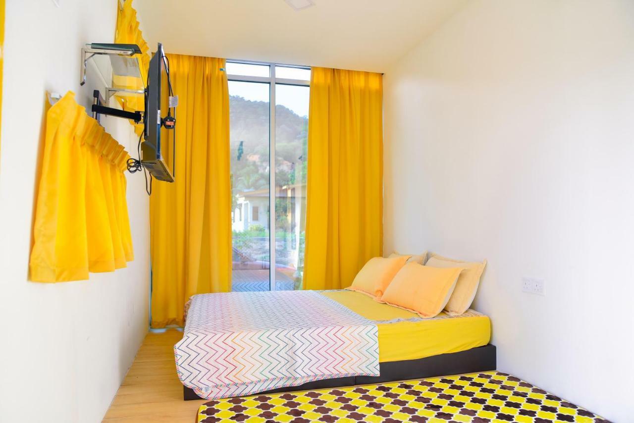 Purple Cube At Lumut Cube Homestay Kontena Εξωτερικό φωτογραφία