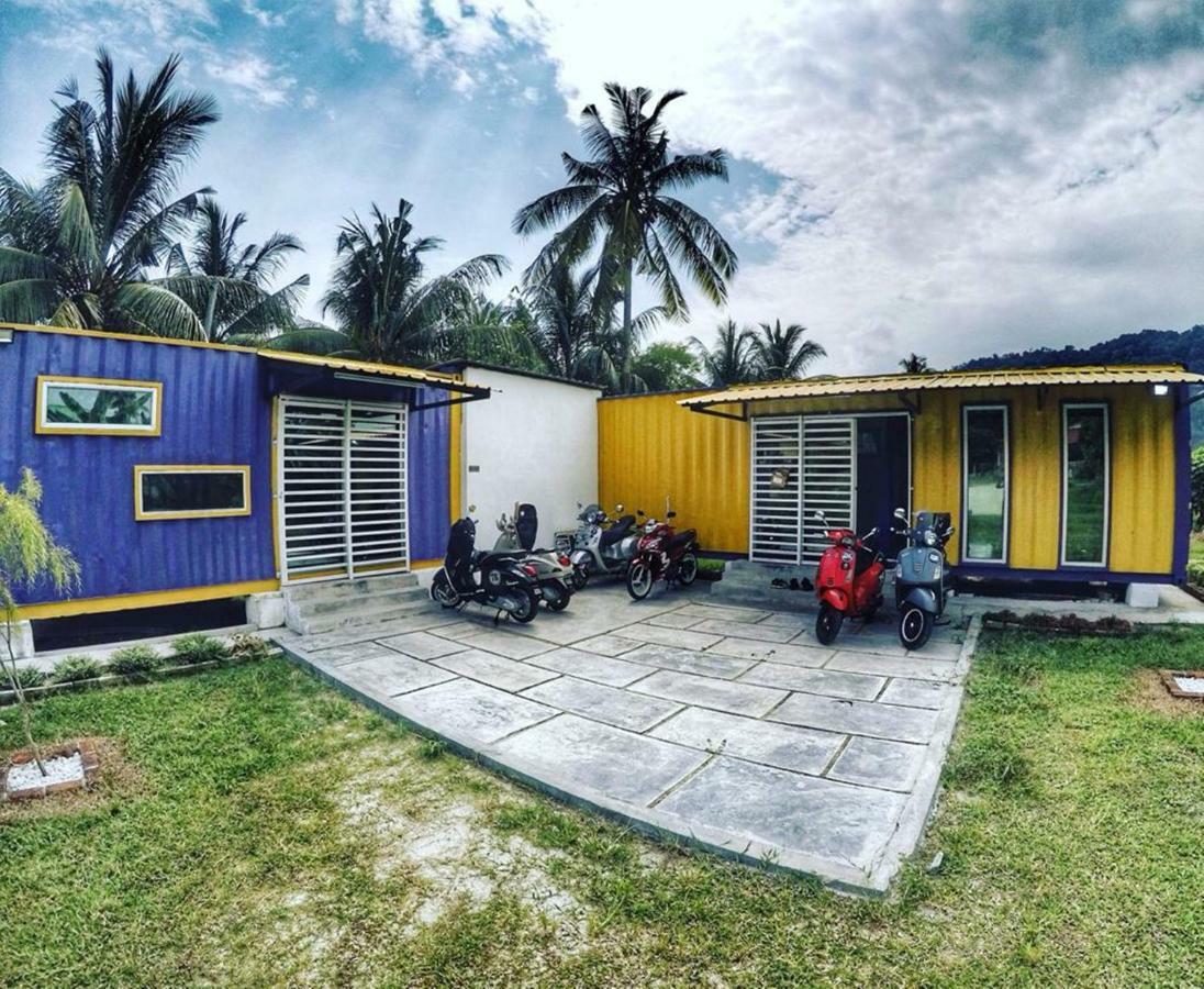 Purple Cube At Lumut Cube Homestay Kontena Εξωτερικό φωτογραφία