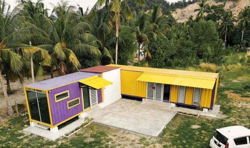 Purple Cube At Lumut Cube Homestay Kontena Εξωτερικό φωτογραφία